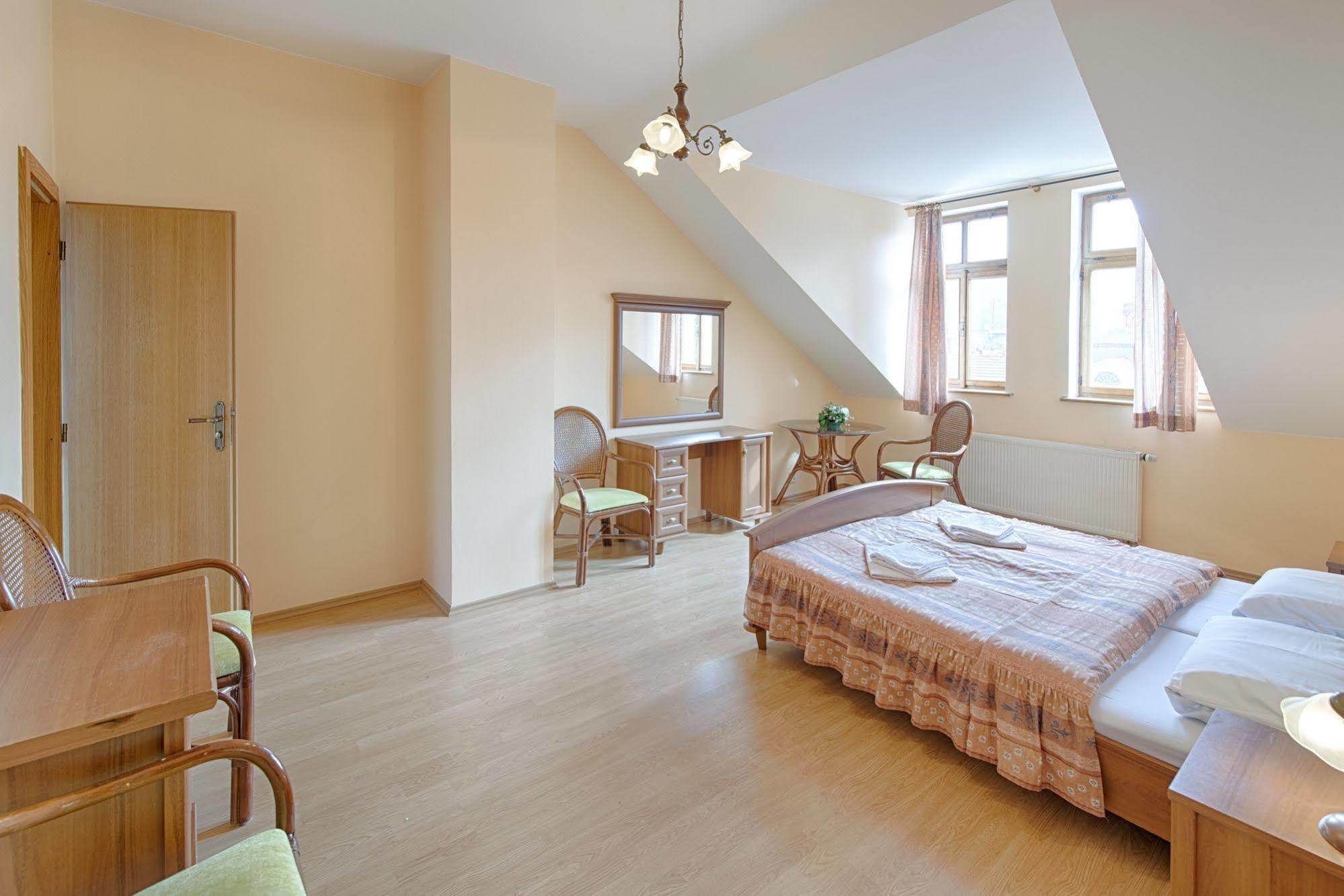 Hotel Derby Карловы Вары Экстерьер фото