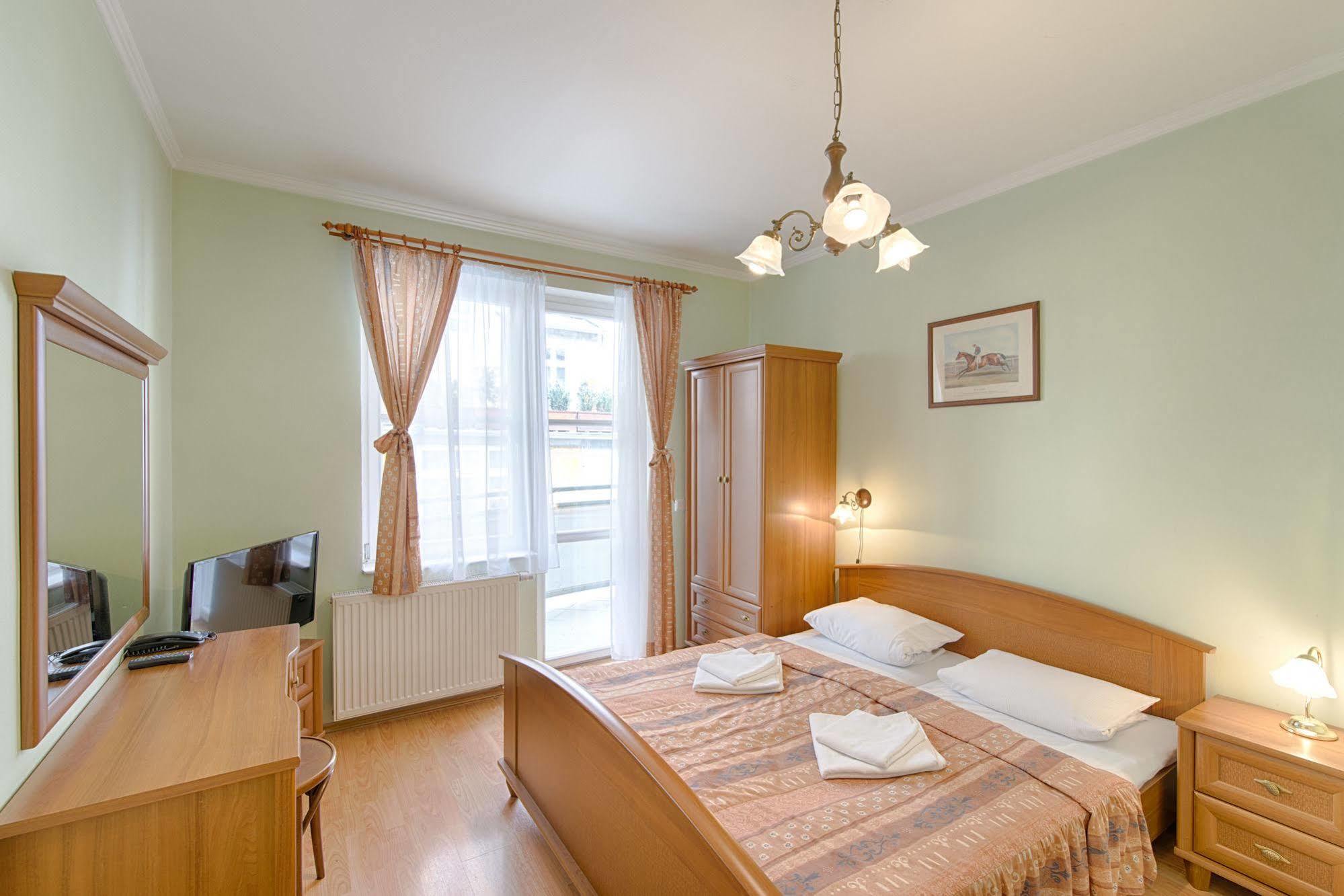 Hotel Derby Карловы Вары Экстерьер фото
