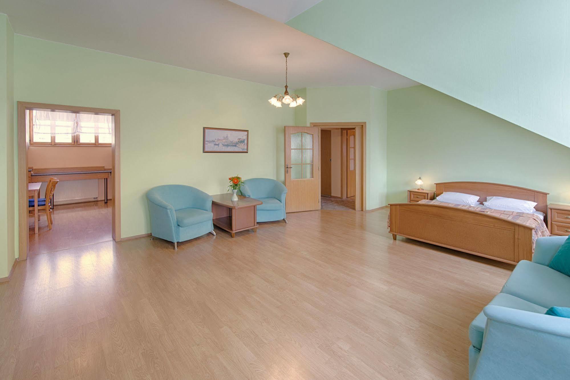 Hotel Derby Карловы Вары Экстерьер фото
